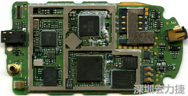 在射頻、核心處理器、高速記憶體等高頻元件區(qū)塊，可使用金屬屏蔽方式改善產(chǎn)品EMI影響問題。