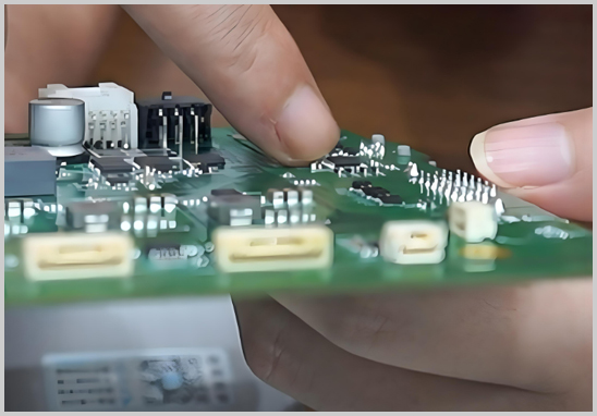 PCBA加工中焊點(diǎn)為什么會(huì)開裂？常見原因與實(shí)用解決方案